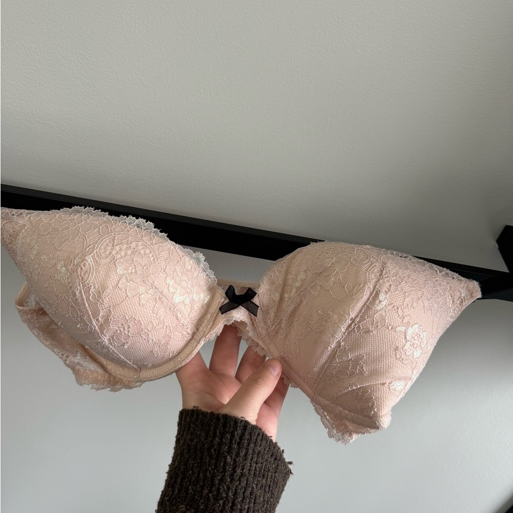 Brand New Victoria's Secret Lace Push-Up Bra - Blush Pink with Black Bow